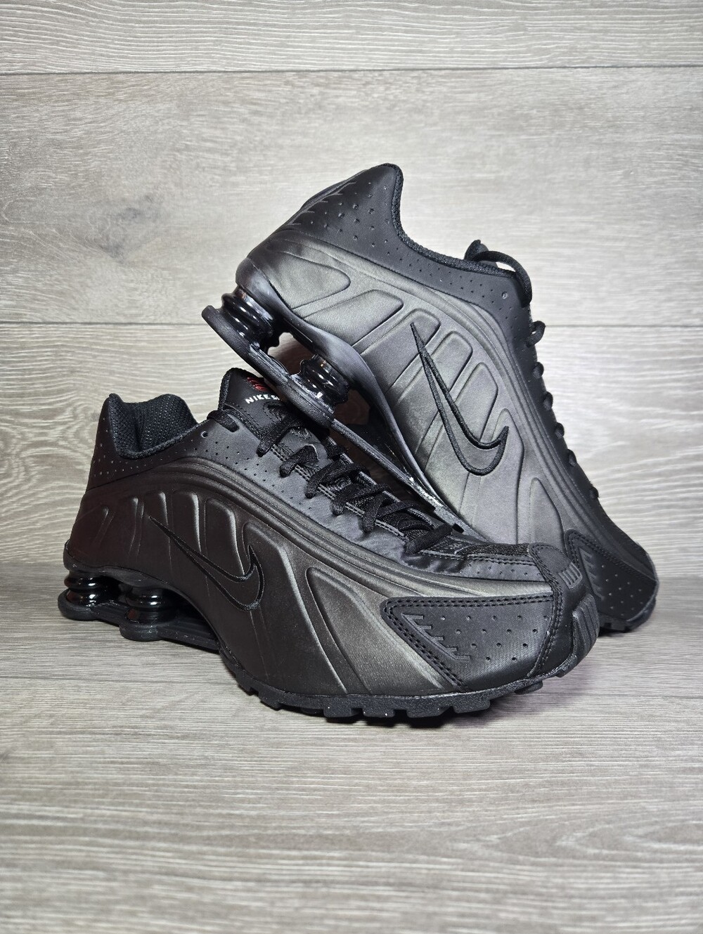 Nike Shox R4 Shoes Triple Black Men's Size 11 New In Box HQ1988-001
